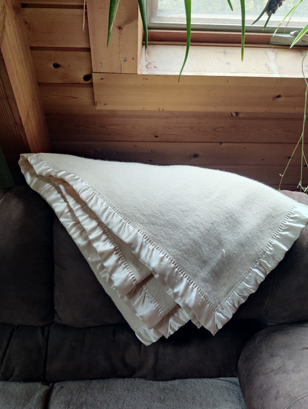 Satin Edge 100% Virgin Wool Blanket Cream 80x98 Minimalist Cozy Warm Comfort